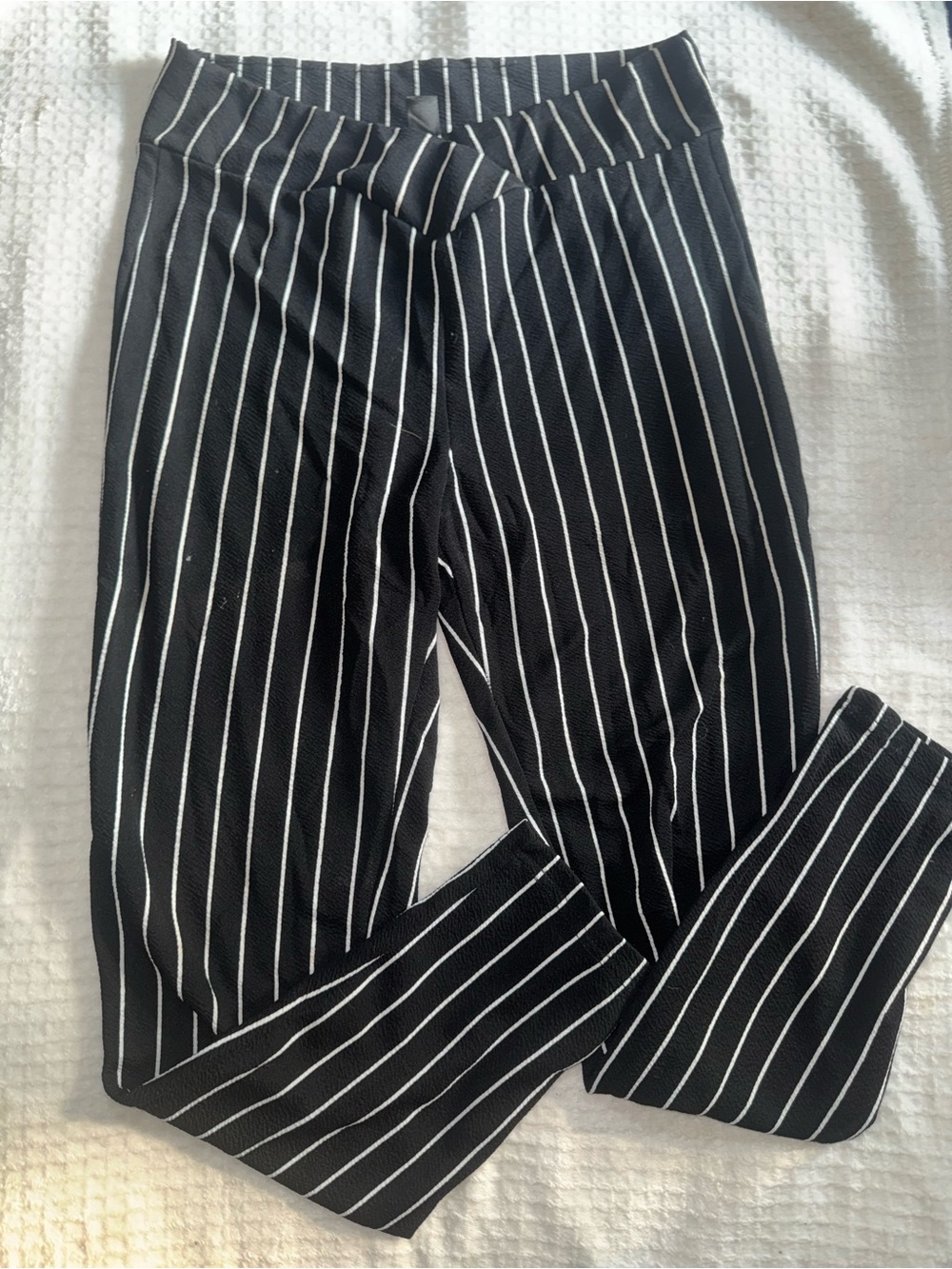 SHEIN Black Pinstripe Cropped Pants